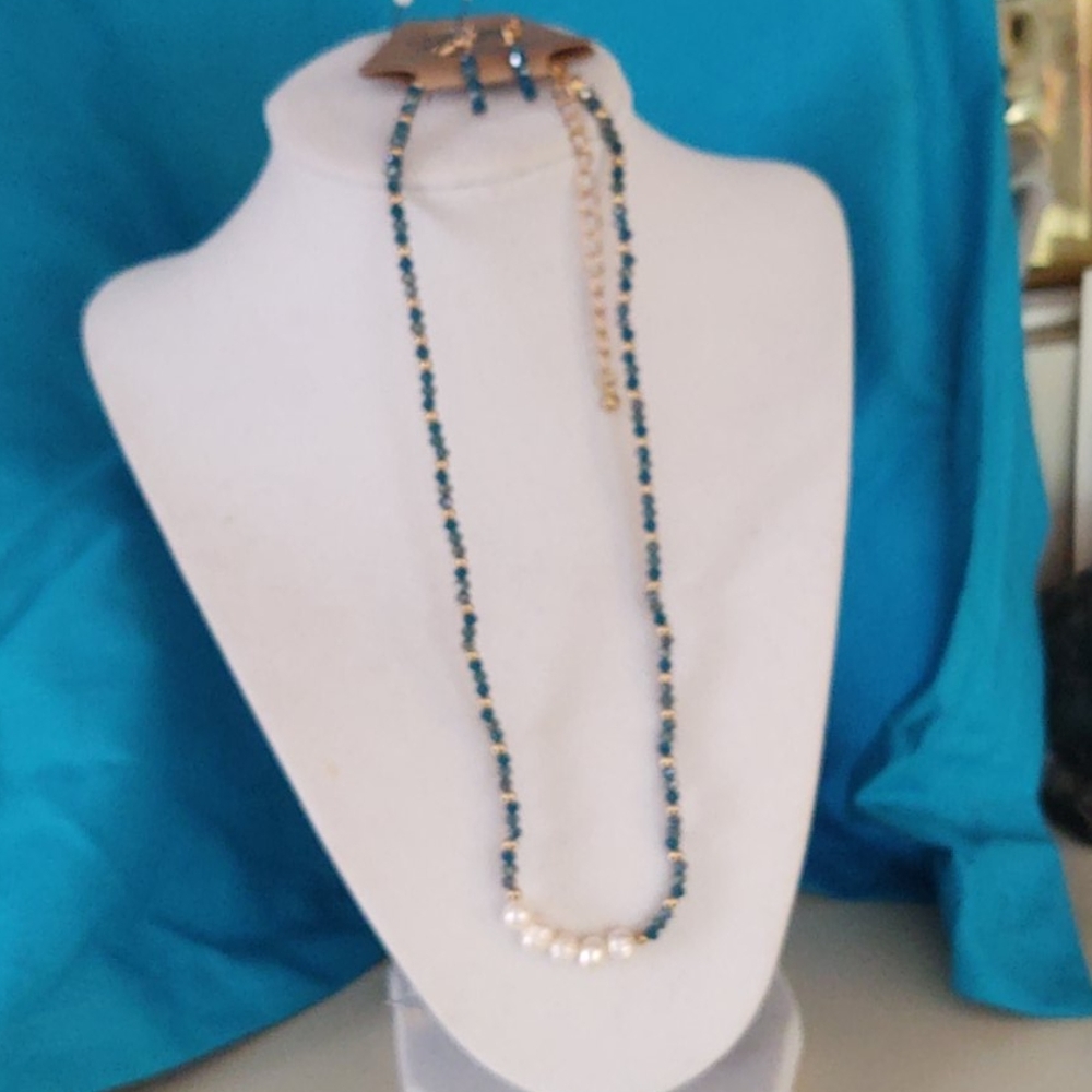 Necklace and earring set